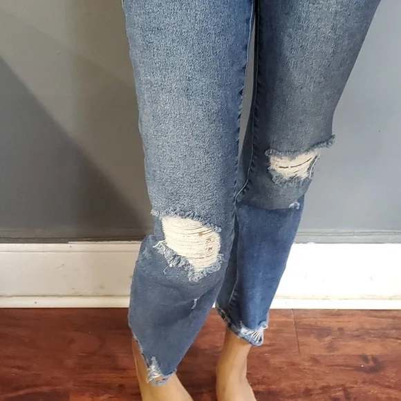 Good American distress blue crop ankle distressed jeans size 4/27 - Picture 3 of 13